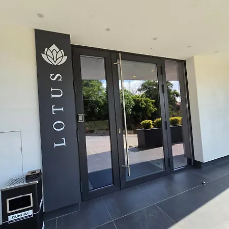 Lotus Готель *